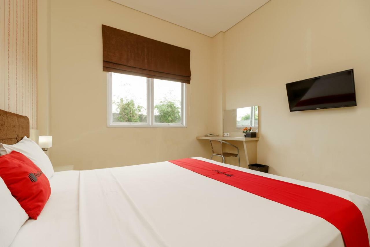 Reddoorz Plus Near Sangkareang Park Mataram Kültér fotó